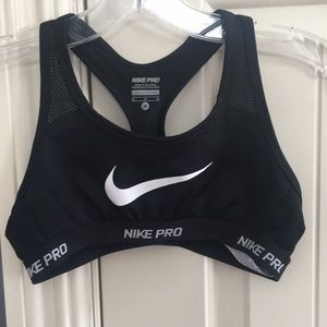 Black nike pro sports bra